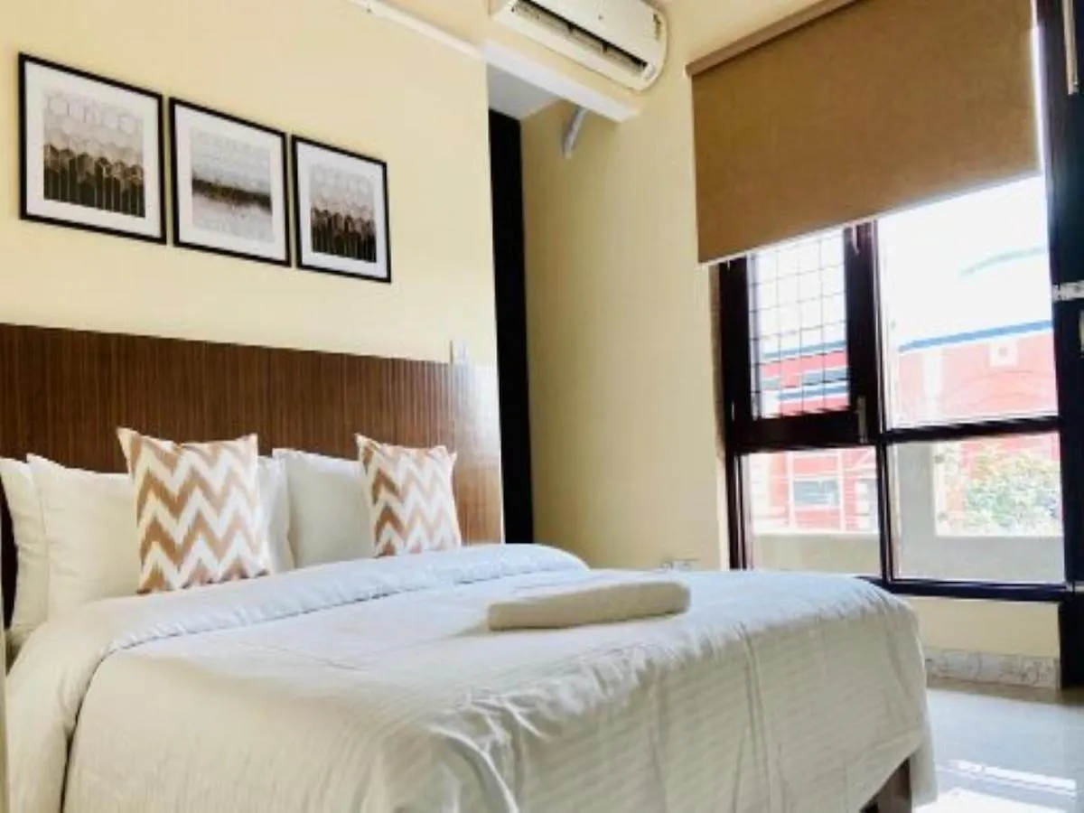 דירות גורגאון Bluo 2Bhk Golf Course Road, Balcony, Lift, Parking הודו